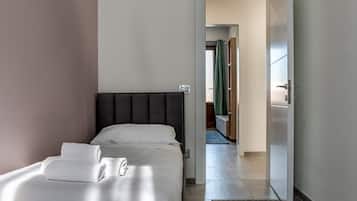 3 habitaciones, tabla de planchar con plancha, wifi y ropa de cama