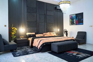 4 habitaciones, tabla de planchar con plancha, wifi y ropa de cama