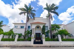 Front of property - Villa Segovia Cozumel (Cozumel)