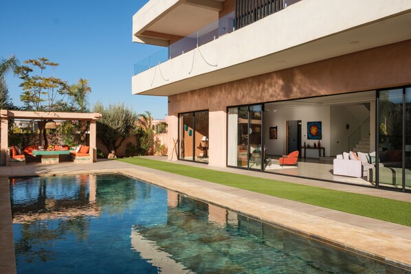 Outdoor pool, a heated pool