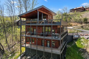 Exterior - Rooftop Swim-Spa & Hot Tub   • Unobstructed Views • Game Room • Clubhouse Access (Gatlinburg)