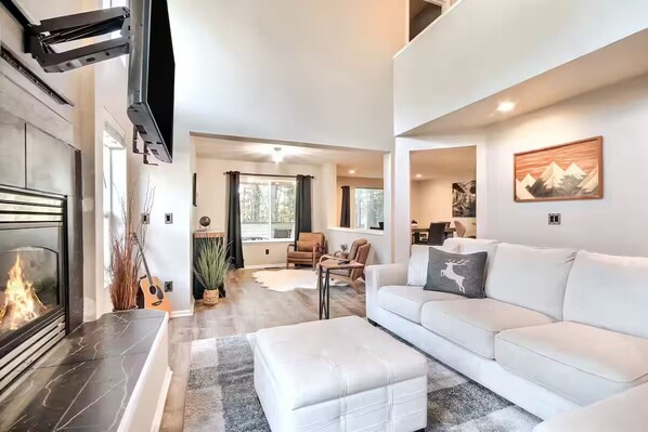 Fireplace - Gig-Harbor Modern Retreat (Gig Harbor)