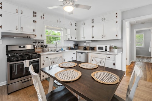 Lake Life D - Apartment in Downtown Lake Acworth