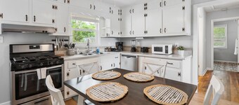 Lake Life D - Apartment in Downtown Lake Acworth