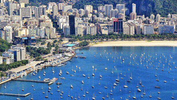 A coastal cityscape with a marina filled with numerous boats. - Spacious 2-bedroom apartment in lovely Botafogo Rio de Janeiro with WiFi (Botafogo Rio de Janeiro)