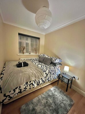 2 chambres, fer et planche à repasser, Wi-Fi, draps fournis
