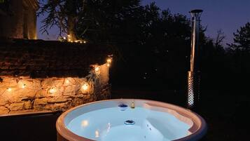 Bain à remous extérieur
