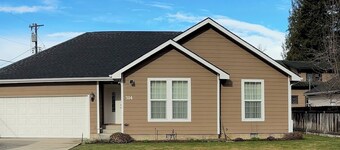 Family friendly 3-bedroom house in charming Deer Park with AC, WiFi and more.