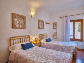 3 camere, ferro/asse da stiro, Wi-Fi gratuito, lenzuola