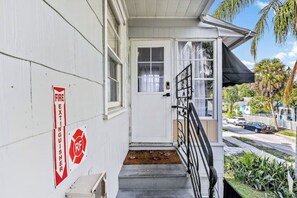 Exterior detail - Velvet Sky Retreat (St. Petersburg)