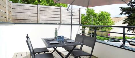 屋外ダイニングエリア