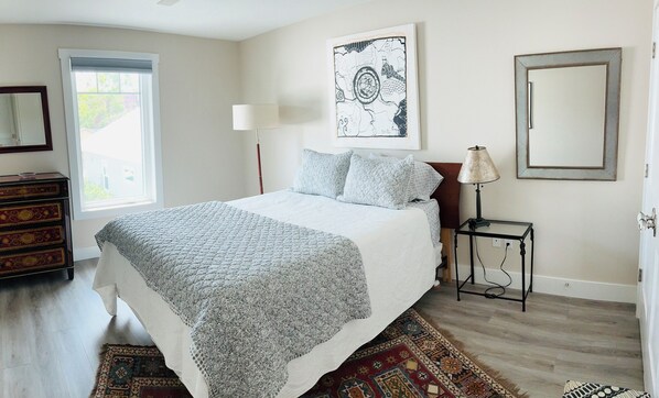 3 habitaciones, tabla de planchar con plancha, wifi y ropa de cama 