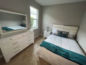 4 Schlafzimmer, Schreibtisch, Bügeleisen/Bügelbrett, WLAN