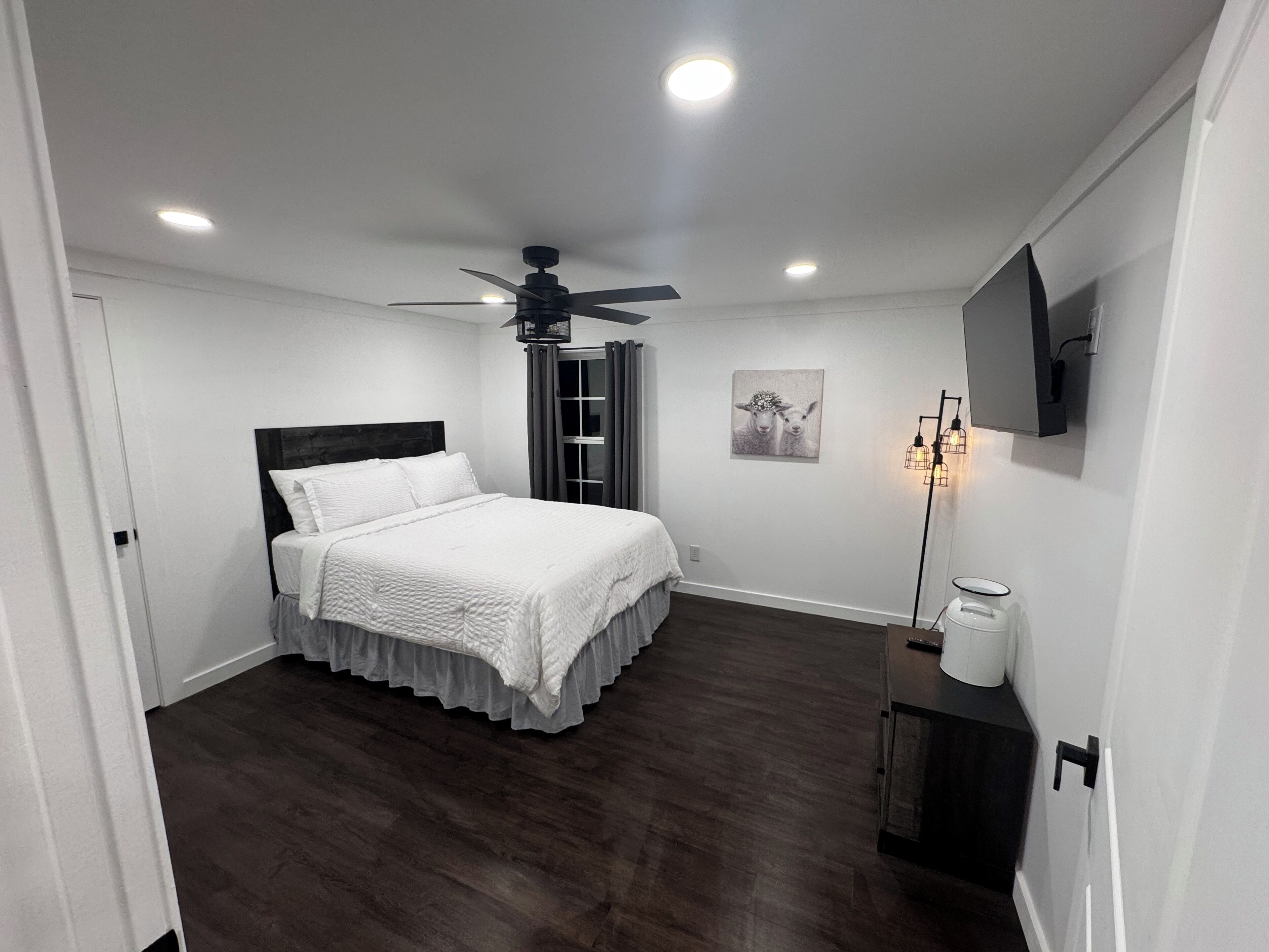 3 bedrooms, free WiFi, bed sheets, wheelchair access