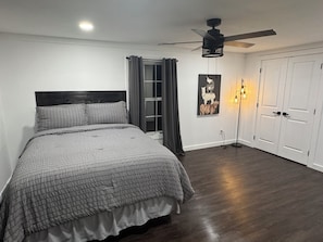 3 bedrooms, free WiFi, bed sheets, wheelchair access