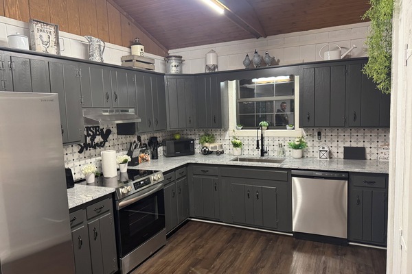 Frigorífic, microones, forn i placa de cuina