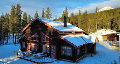 Pets allowed | Ski shed | Wood stove | TV