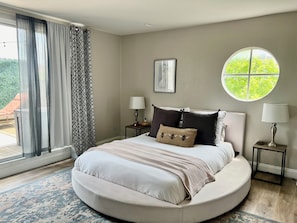 3 bedrooms, desk, iron/ironing board, free WiFi