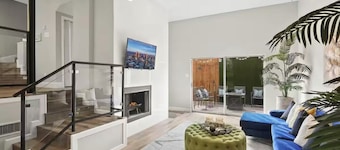 Spacious Highland Park Hideaway - 3 Bedroom - Sleeps 9 - Rooftop Deck