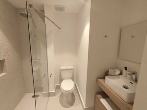 Shower, hair dryer, towels, soap - Jacuzzi, Golf Club and swimming pool: perfect for a relaxing stay (Punta Cana)