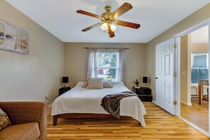 3 bedrooms, iron/ironing board, WiFi, bed sheets
