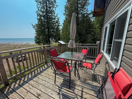Log Cottage on Lake Huron – Peaceful South Shore Escape on Manitoulin Island.