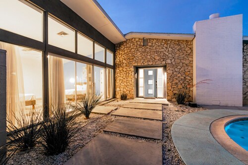 4bd, Charming Mid-Century Home! 1.4mi to Convention Center, Mins to Strip! POOL!