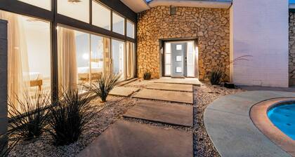 4bd, Charming Mid-Century Home! 1.4mi to Convention Center, Mins to Strip! POOL!