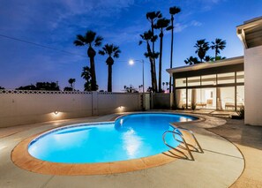 Pool - 4bd, Charming Mid-Century Home! 1.4mi to Convention Center, Mins to Strip! POOL! (Las Vegas)