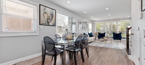 3-bedroom building in lovely Westchester with AC, WiFi. Enjoy your stay