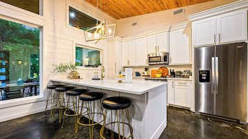Oven, stovetop, dishwasher, coffee/tea maker