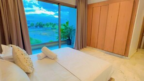 5 bedrooms, iron/ironing board, WiFi, bed sheets