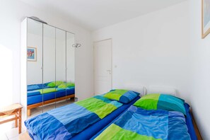 2 bedrooms, WiFi - MP21 3-room villa on large garden with view of sea and Clape (SAINT PIERRE LA MER)