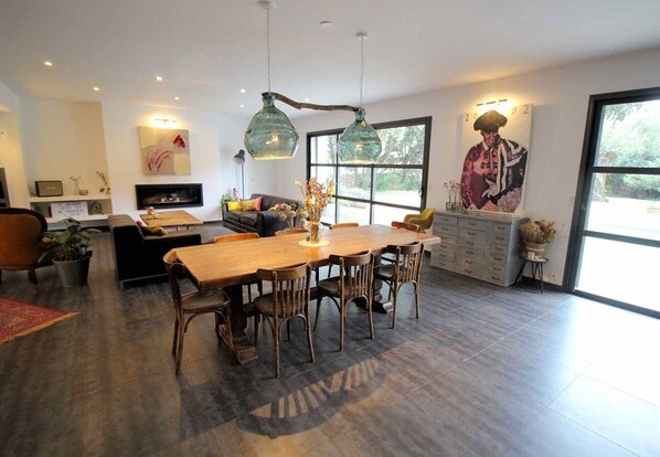 Interior - Modern villa in Vers-Pont-du-Gard, private pool and pets allowed ( 2 ). (VERS-PONT-DU-GARD)