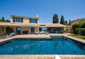 Pool - Exceptional air-conditioned house, swimming pool in Ollioules, Var, near Sanary-sur-Mer. (OLLIOULES)