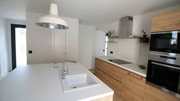 雪櫃、焗爐、洗碗機、廚房用具/餐具/器皿