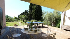 Outdoor dining - Holiday rental in Le Castellet, sea and beach 10 km. (LE CASTELLET)