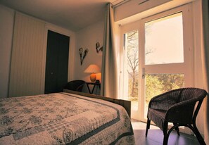 3 bedrooms, free WiFi - Air-conditioned villa near Vaison-la-Romaine, with heated pool. (FAUCON)