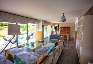 TV - Air-conditioned villa near Vaison-la-Romaine, with heated pool. (FAUCON)