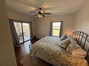 2 bedrooms, iron/ironing board, travel cot, free WiFi