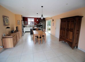 Dining - Landhouse with A/C between Provence and Ardèche, pool, table tennis, pets allowed (1). (CAVILLARGUES)