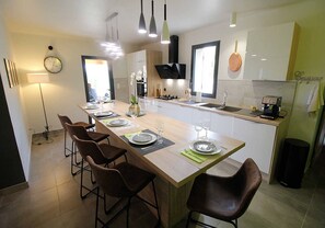 Réfrigérateur, micro-ondes, four, lave-vaisselle