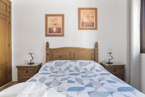 2 bedrooms, free WiFi, bed sheets - Holiday Home 'Preciosa Casa En Conil' with Private Terrace, Wi-Fi and Air Conditioning (Conil de la Frontera)