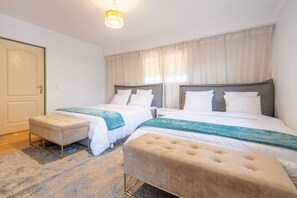 4 bedrooms, iron/ironing board, free WiFi, bed sheets