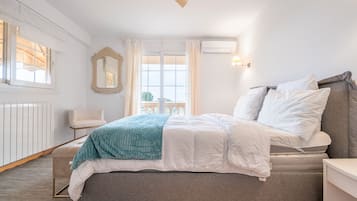 4 makuuhuonetta, silitysrauta/-lauta, ilmainen Wi-Fi, vuodevaatteet