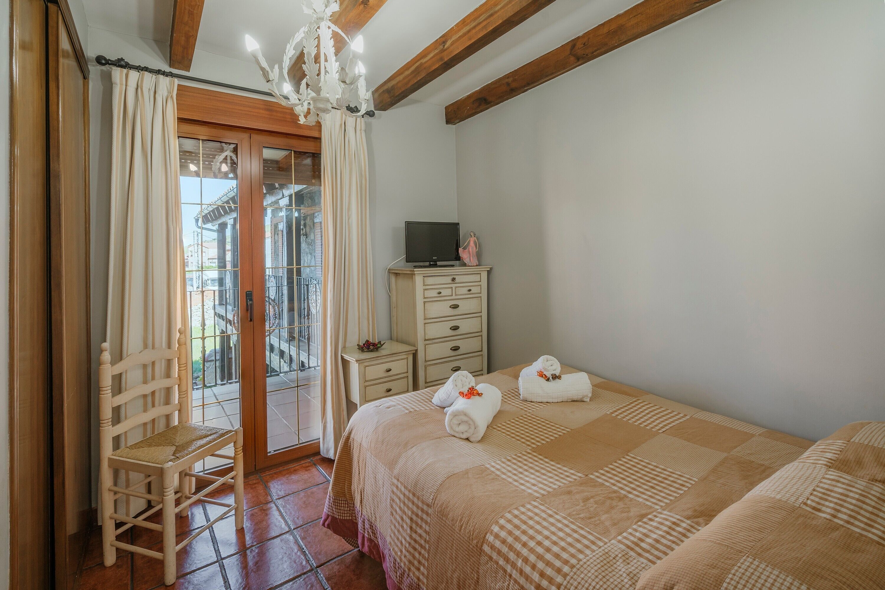 5 slaapkamers, een strijkplank/strijkijzer, gratis wifi, beddengoed