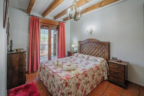 5 chambres, fer et planche à repasser, Wi-Fi gratuit, draps fournis