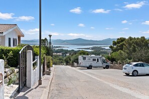 Property grounds - Apartment 'I Lentischi' with Sea View, Wi-Fi and Air Conditioning (Porto Pino)