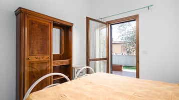 2 Schlafzimmer, Bügeleisen/Bügelbrett, Bettwäsche