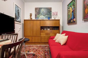 TV, stereo - Apartment 'Appartamento Monika Con Parcheggio' with Mountain View, Balcony and Wi-Fi (Volano)